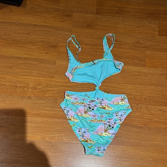Bathing suit - Picture 5 of 6